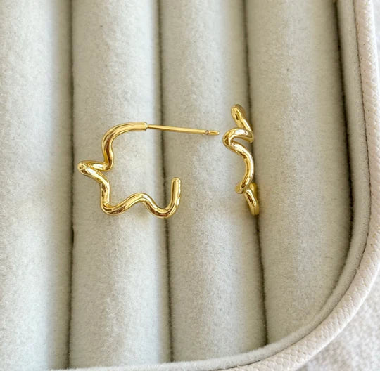 Flow Dainty Ear Hoops
